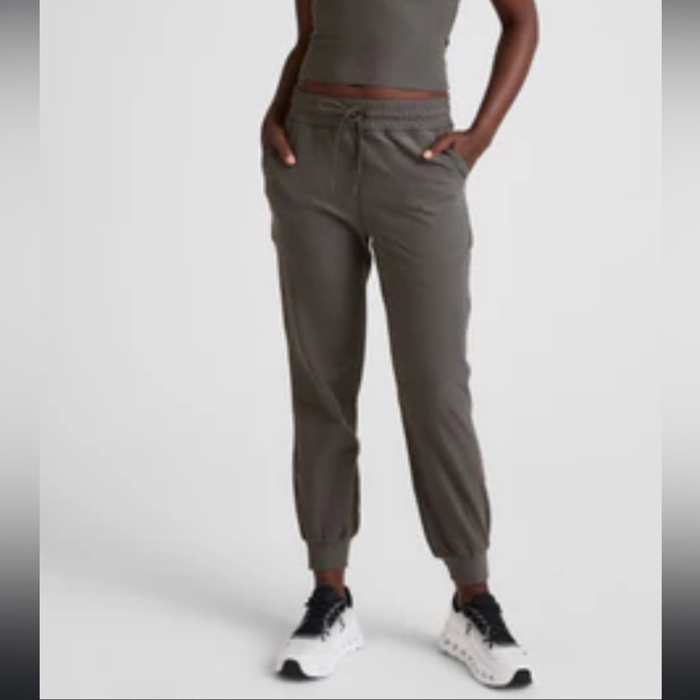 Beyond Yoga Gray light joggers